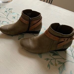 Rockport Womens Tan Leather Ankle Boots Size 9 CDL06ST Wedge Zip $50